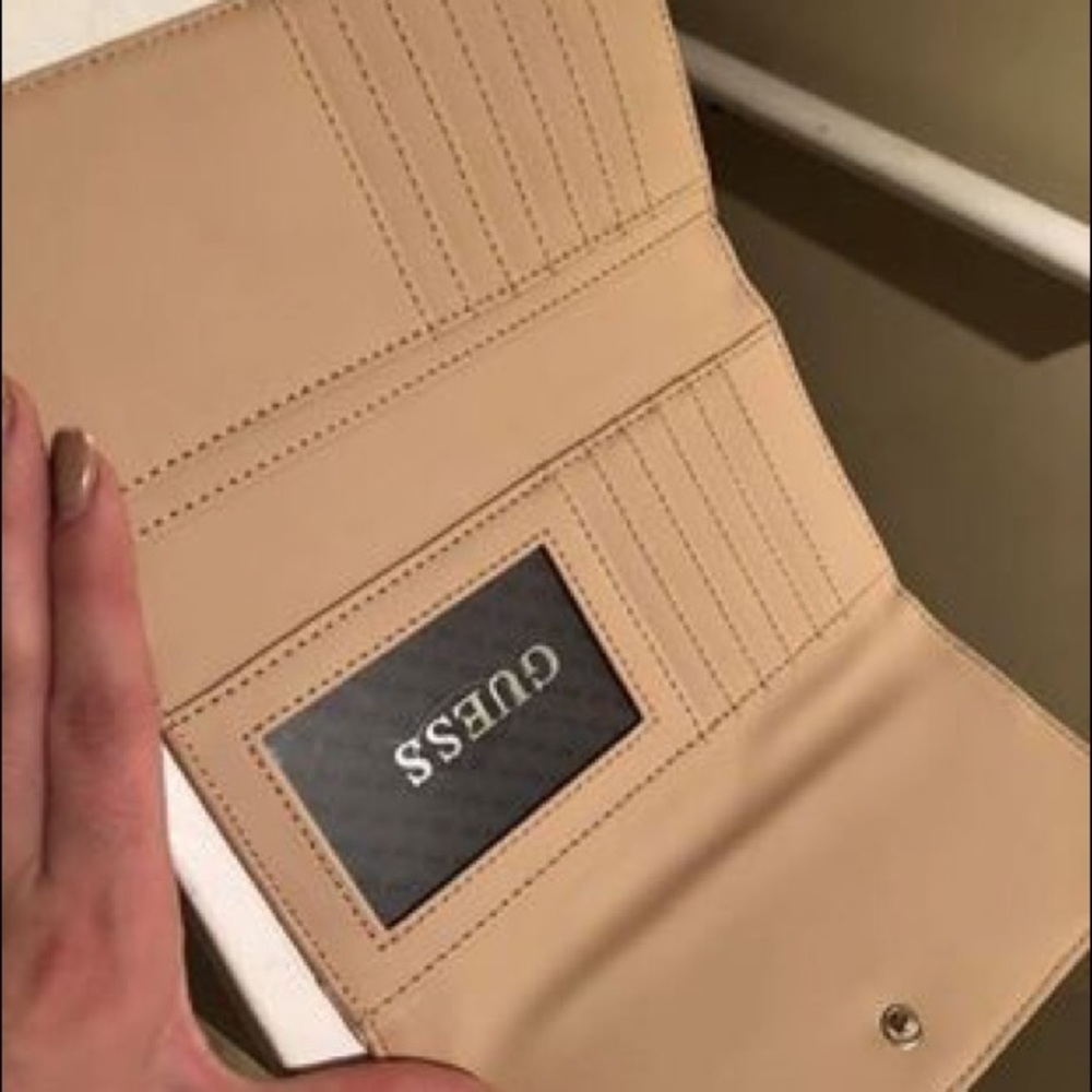 Guess Wallet - Picture 2 of 4